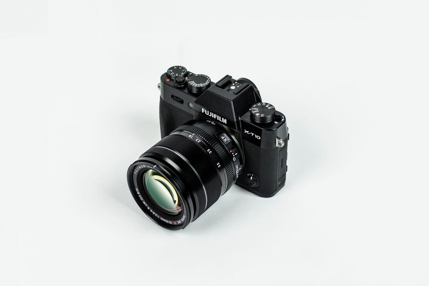 Photorealistic 3D product visualization with studio lighting
